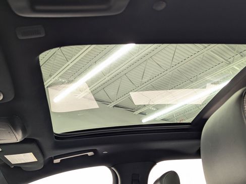 Used 2020 Ford Edge ST image 12