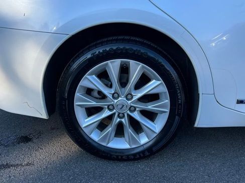 Used 2015 Lexus ES 300h image 9