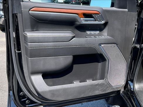 Used 2023 GMC Sierra 1500 Denali w/ Technology Package AWD/4WD image 9