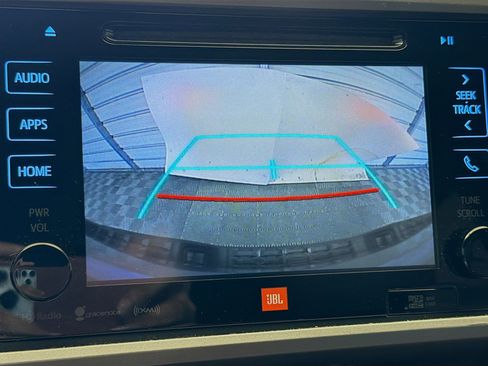 Used 2016 Toyota Tacoma Limited w/ Towing Package image 14