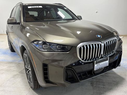 Used 2024 BMW X5 xDrive40i w/ M Sport Package AWD/4WD image 15