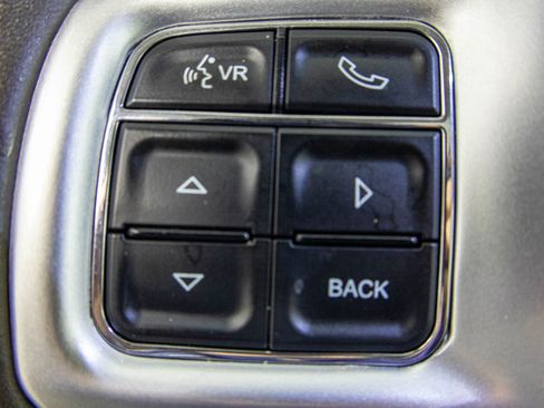 Used 2016 Chrysler Town & Country Touring-L w/ Driver Convenience Group image 34