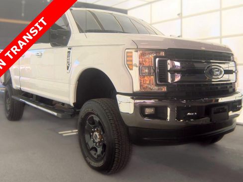 Used 2018 Ford F250 XLT w/ XLT Premium Package AWD/4WD image 3