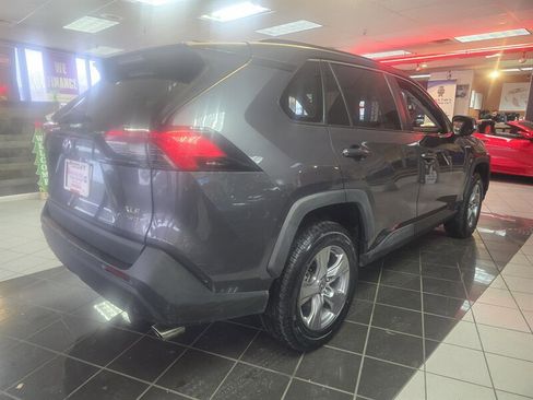 Used 2022 Toyota RAV4 XLE image 4