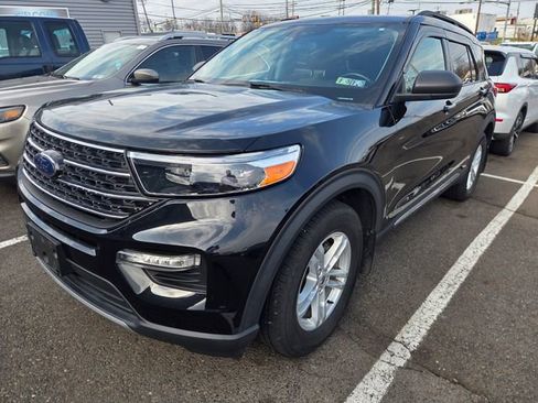 Used 2021 Ford Explorer XLT w/ Equipment Group 202A image 2