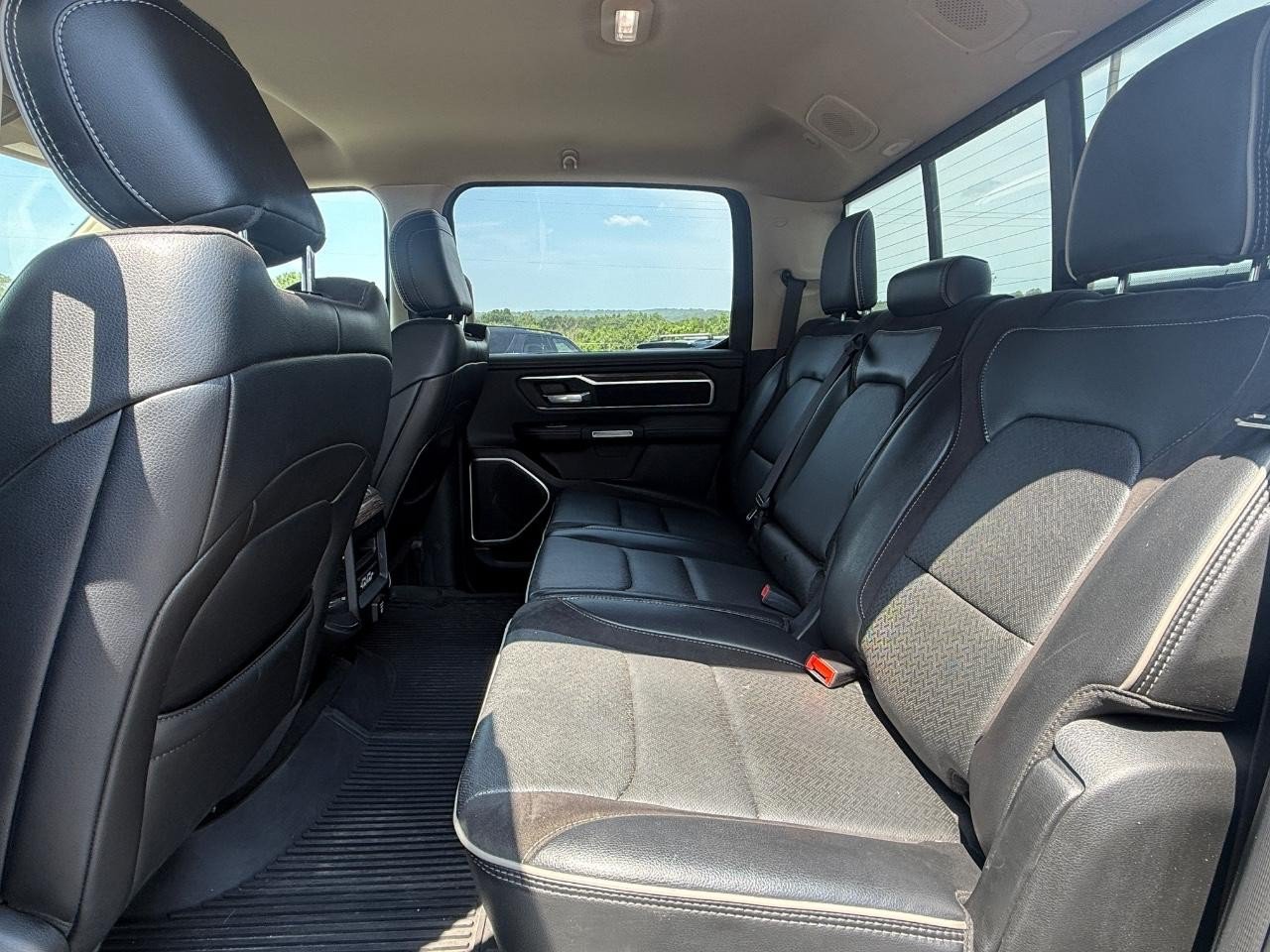 Used 2020 RAM 1500 Laramie AWD/4WD image 7
