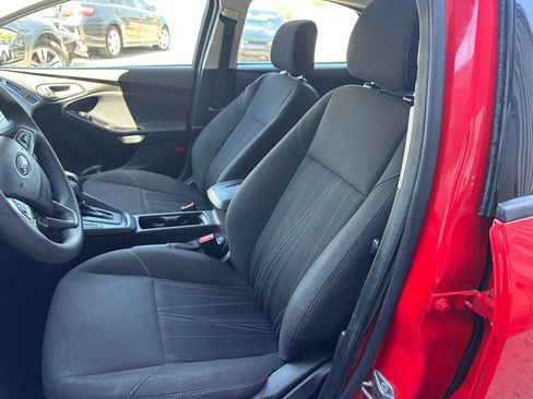 Used 2016 Ford Focus SE FWD image 9
