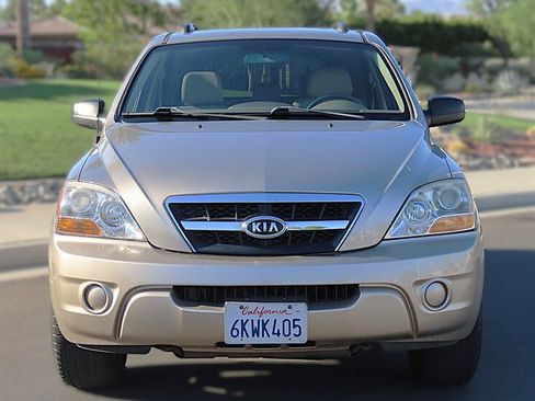 Used 2009 Kia Sorento LX RWD image 2