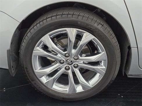 Used 2024 Toyota Sienna Platinum image 10