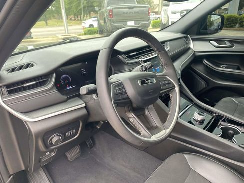 Used 2023 Jeep Grand Cherokee Altitude AWD/4WD image 22