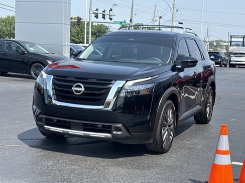 Used 2025 Nissan Pathfinder SL w/ SL Premium Package FWD image 15