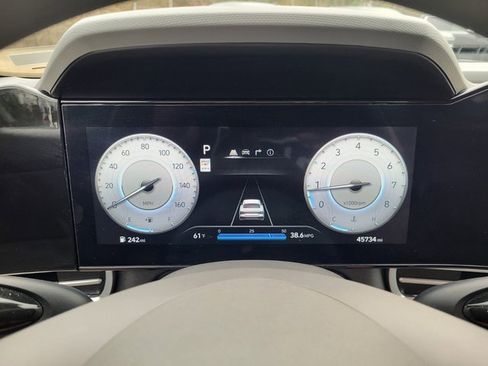 Used 2024 Hyundai Elantra SEL image 21