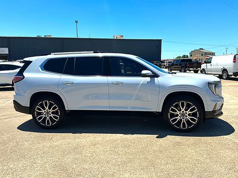 Used 2026 GMC Acadia Denali Ultimate FWD image 9