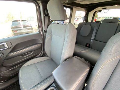 Used 2025 Jeep Wrangler Unlimited Sahara AWD/4WD image 10