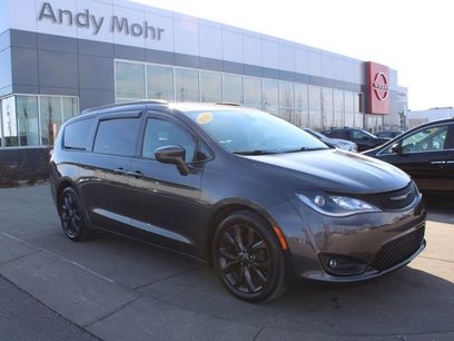 Used 2018 Chrysler Pacifica Touring-L w/ Premium Audio Group