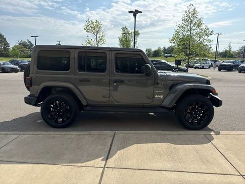 Used 2022 Jeep Wrangler Unlimited Sahara w/ Cold Weather Group AWD/4WD image 5