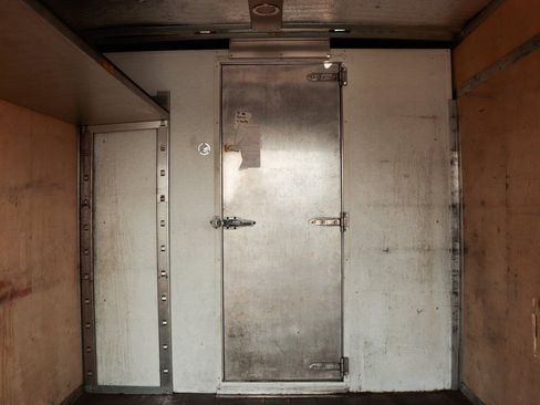 Used 2015 Chevrolet Express 4500 image 10