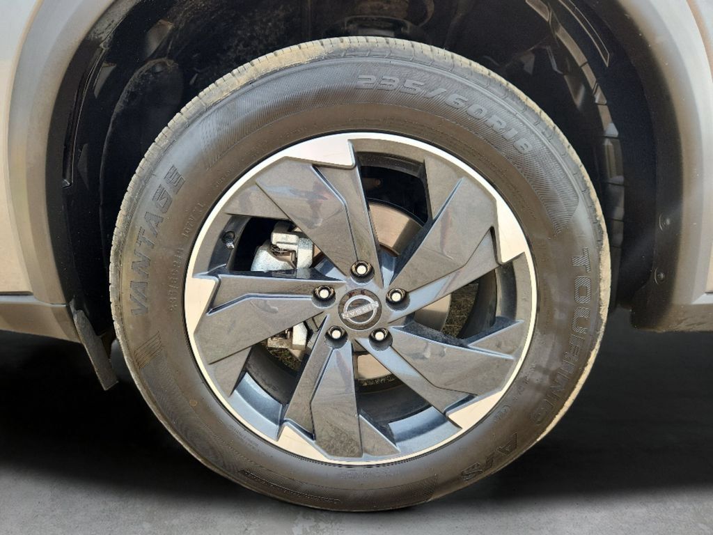 Used 2025 Nissan Rogue SV AWD/4WD image 16