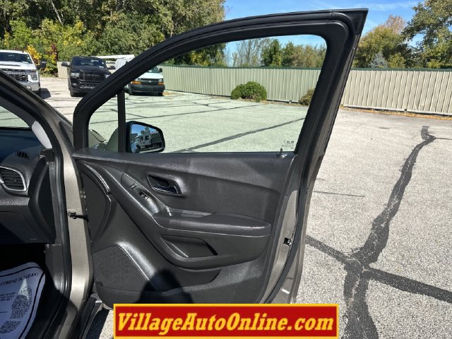 Used 2020 Chevrolet Trax LT w/ Driver Confidence Package AWD/4WD image 31
