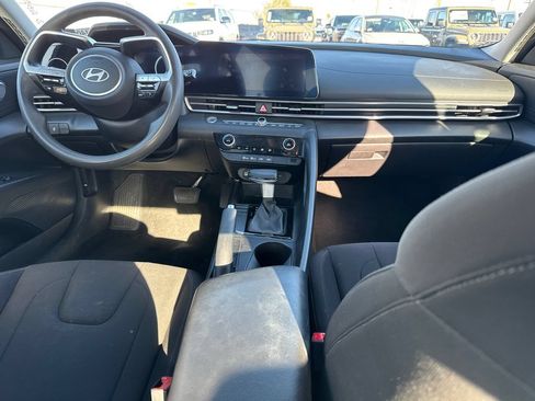 Used 2024 Hyundai Elantra SEL FWD image 19