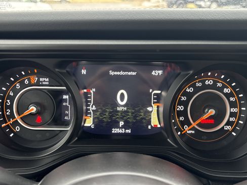 Used 2024 Jeep Gladiator Rubicon w/ Technology Group image 25