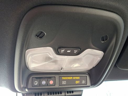 Used 2024 Chevrolet Colorado Z71 w/ Z71 Convenience Package 2 image 31