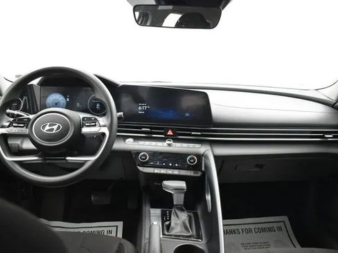 Used 2024 Hyundai Elantra SEL FWD image 18