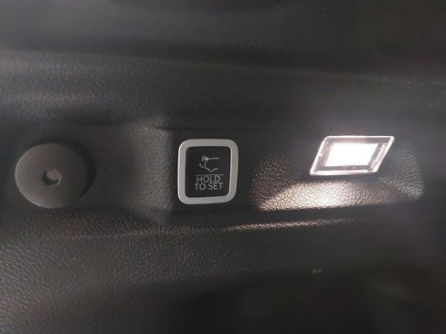 Used 2023 Jeep Grand Cherokee L Laredo AWD/4WD image 15