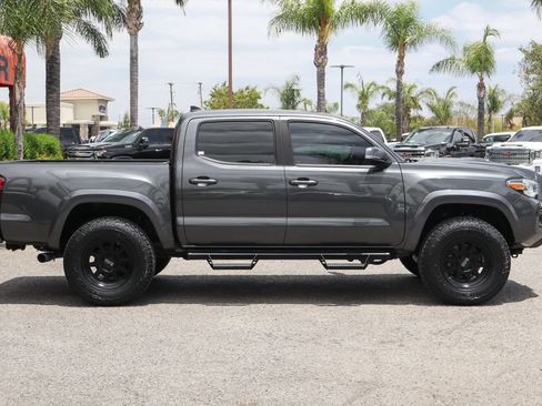 Used 2019 Toyota Tacoma TRD Sport AWD/4WD image 10