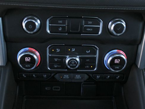 Used 2023 GMC Yukon SLT image 22