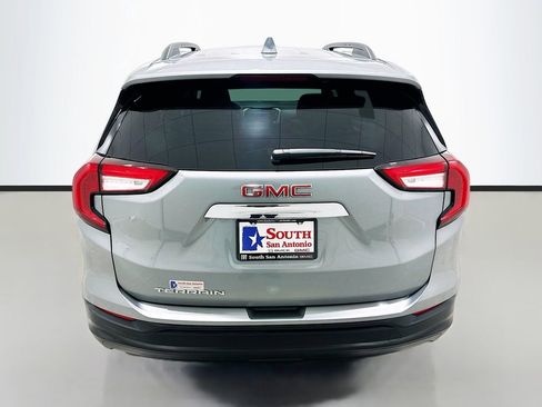 Used 2024 GMC Terrain SLE w/ Driver Convenience Package FWD image 6