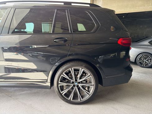Used 2021 BMW X7 xDrive40i w/ M Sport Package AWD/4WD image 3