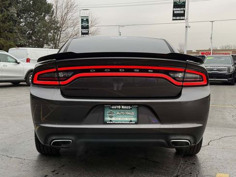 Used 2017 Dodge Charger SE w/ Blacktop Package image 8