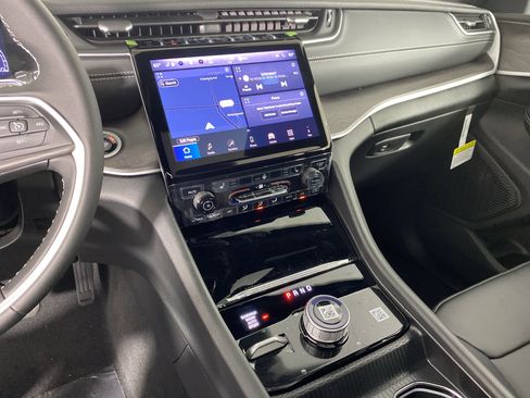 New 2025 Jeep Grand Cherokee L Limited w/ Black Appearance Package image 27