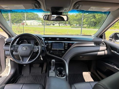 Used 2020 Toyota Camry SE FWD image 8