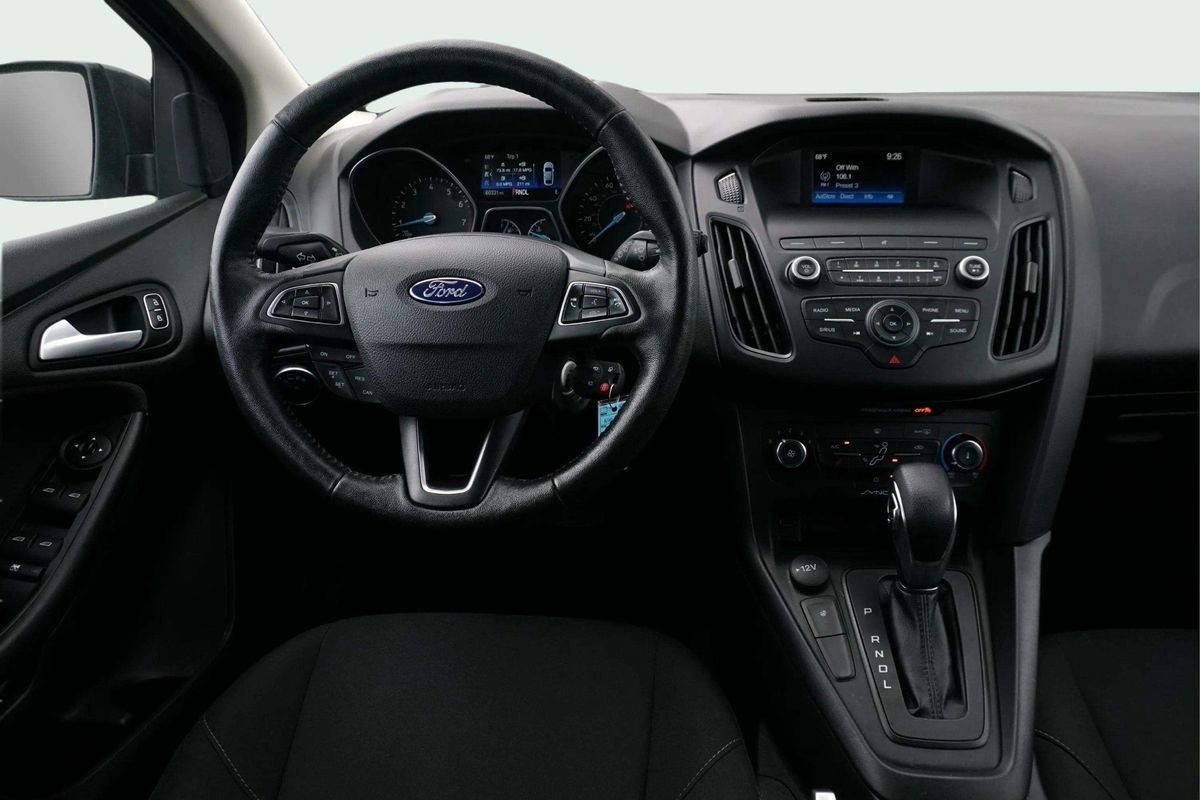 Used 2018 Ford Focus SE w/ Cold Weather Package FWD image 18