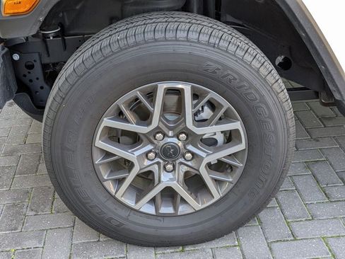 Used 2025 Jeep Wrangler Sahara w/ Safety Group image 19