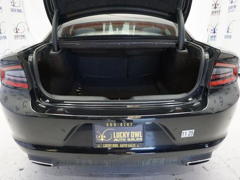 Used 2018 Dodge Charger SXT RWD image 9