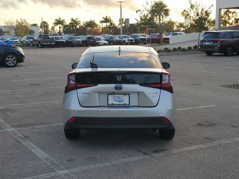 Used 2019 Toyota Prius XLE w/ Phone Cable & Charge Package image 5
