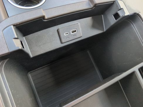 Used 2023 GMC Yukon XL SLT w/ SLT Luxury Package image 29