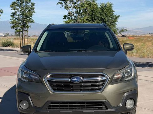 Used 2018 Subaru Outback 2.5i Touring w/ Popular Package #3 AWD/4WD image 2