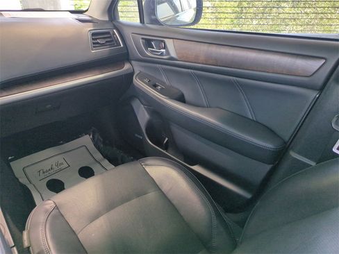 Used 2018 Subaru Outback 2.5i Limited image 18