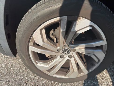 Used 2020 Volkswagen Atlas Cross Sport SE w/ Towing Package image 4