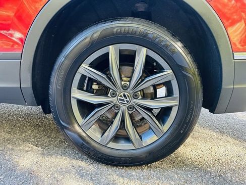 Used 2022 Volkswagen Tiguan SE w/ Panoramic Sunroof Package image 27