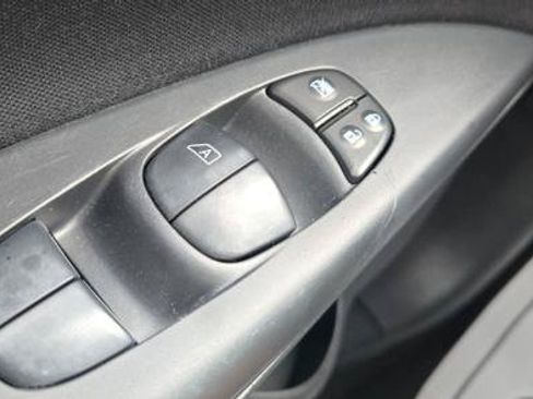 Used 2016 Nissan Sentra SV FWD image 28