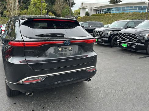 Used 2024 Toyota Venza Nightshade image 4