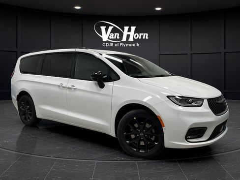 New 2026 Chrysler Pacifica Select AWD/4WD image 41