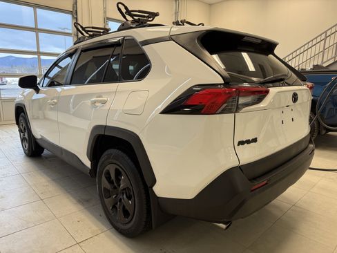 Used 2019 Toyota RAV4 LE image 4