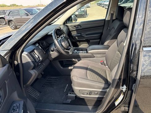 Used 2025 Nissan Pathfinder SV AWD/4WD image 19
