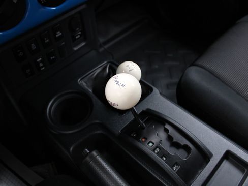 Used 2007 Toyota FJ Cruiser 4WD image 14